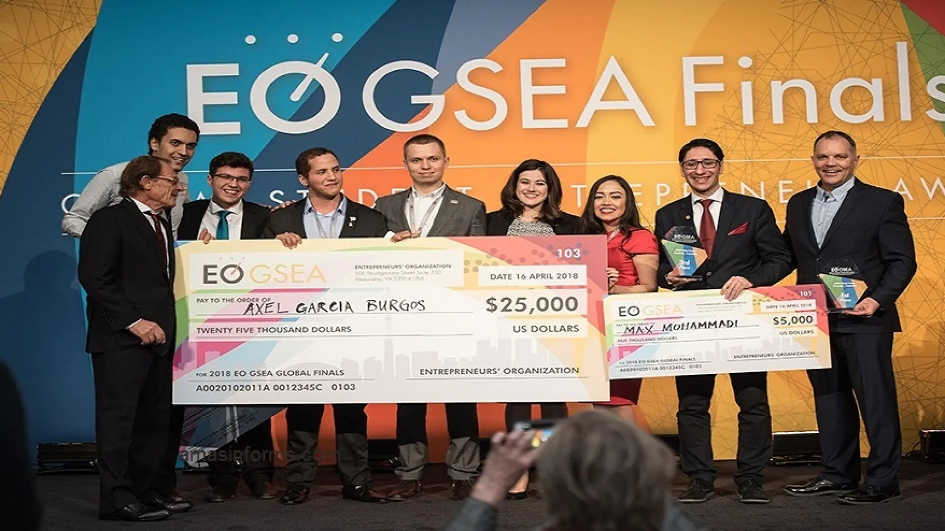 Oʻz biznesiga ega boʻlgan talabalar uchun umumiy mukofot jamgʻarmasi $50,000 boʻlgan Global Student Entrepreneurs Awards tanlovi